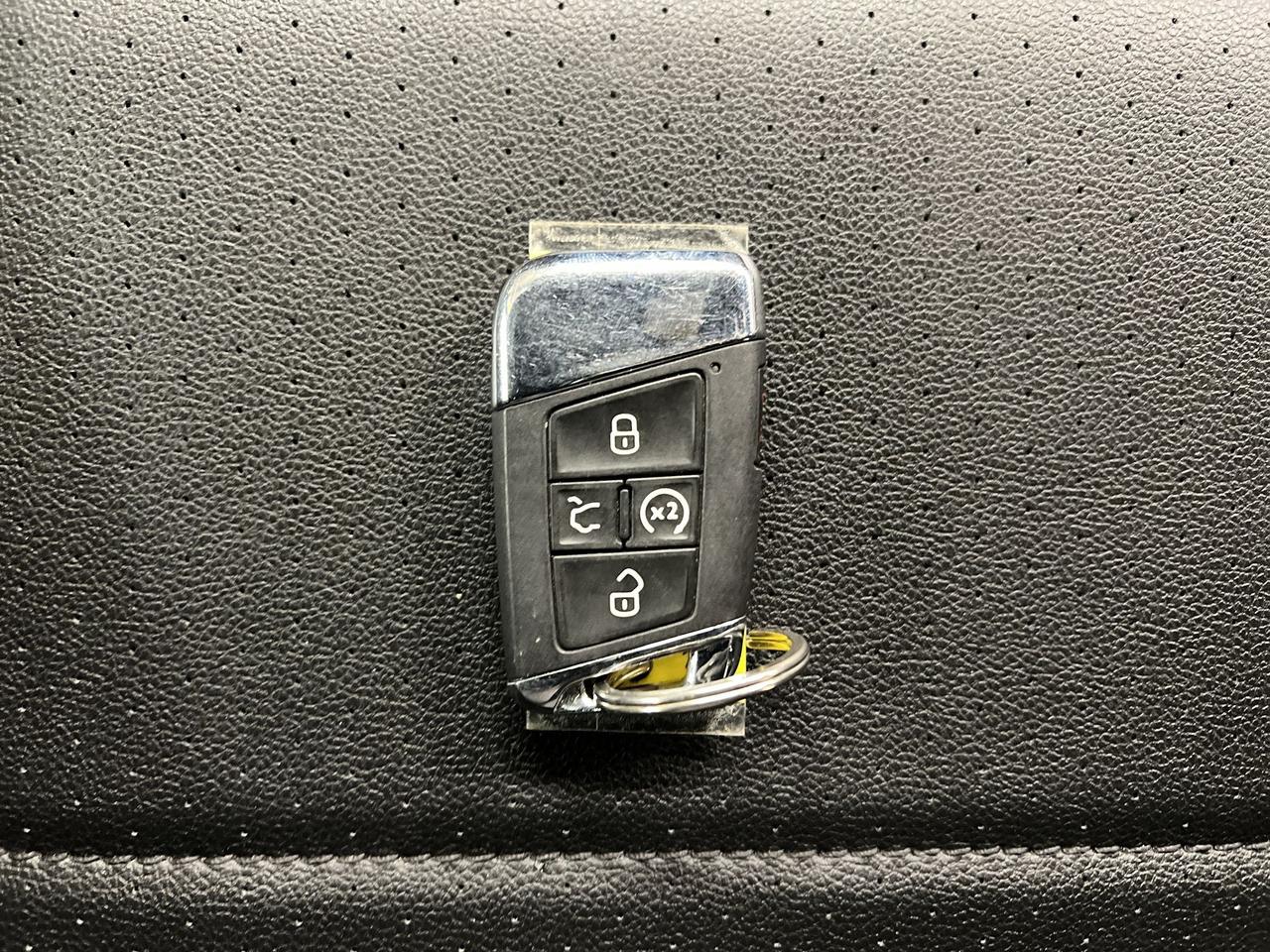 2021 Volkswagen Atlas Cross Sport COMFORTLINE AWD | HTD LEATHER | CARPLAY | ALLOYS Photo