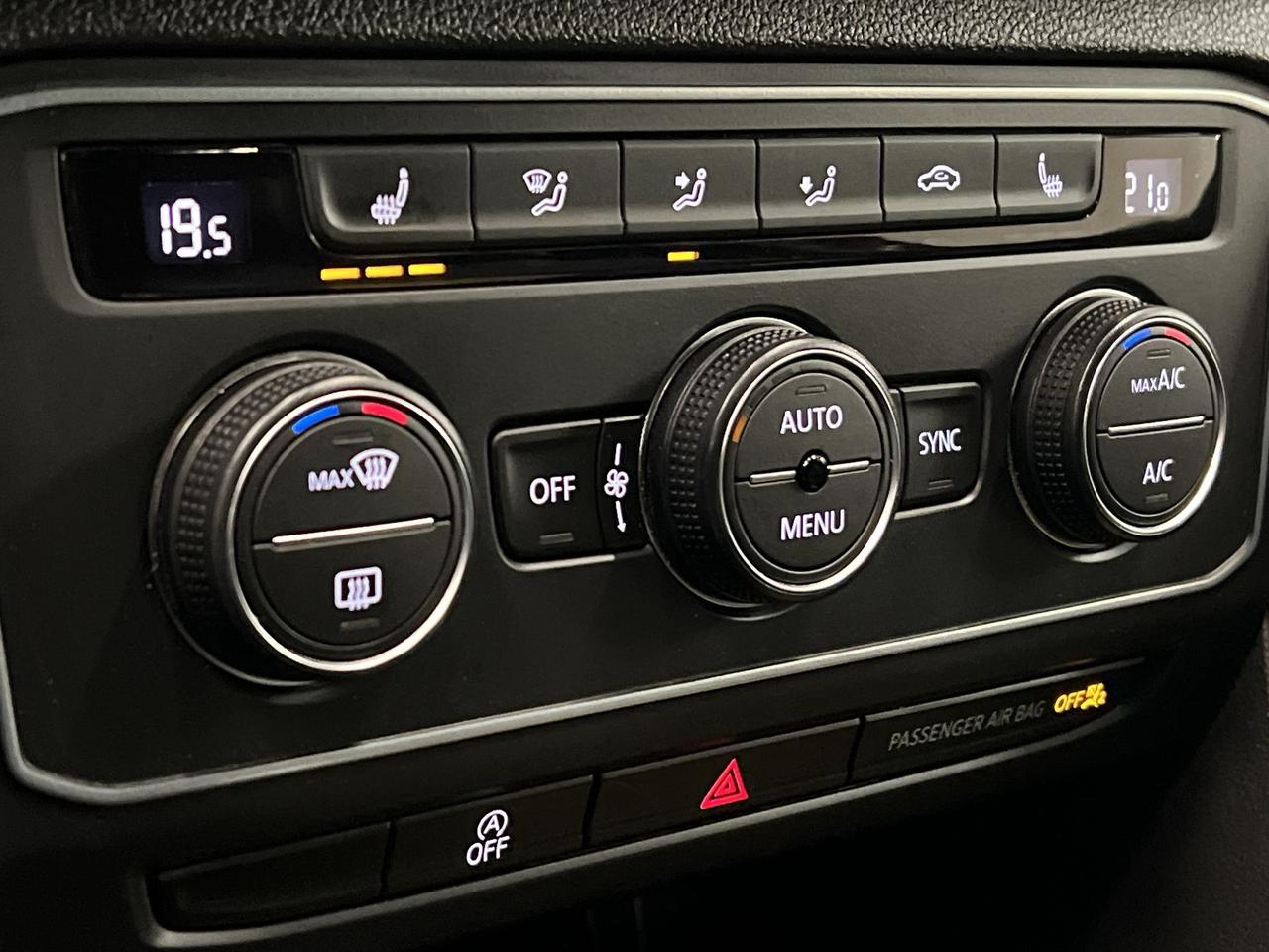 2021 Volkswagen Atlas Cross Sport COMFORTLINE AWD | HTD LEATHER | CARPLAY | ALLOYS Photo