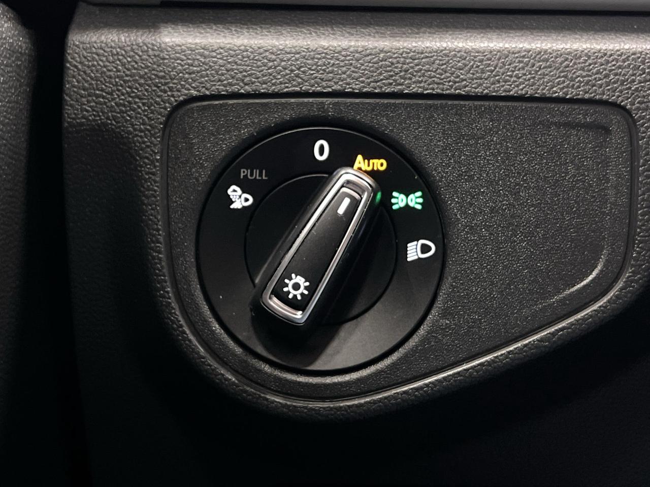 2021 Volkswagen Atlas Cross Sport COMFORTLINE AWD | HTD LEATHER | CARPLAY | ALLOYS Photo