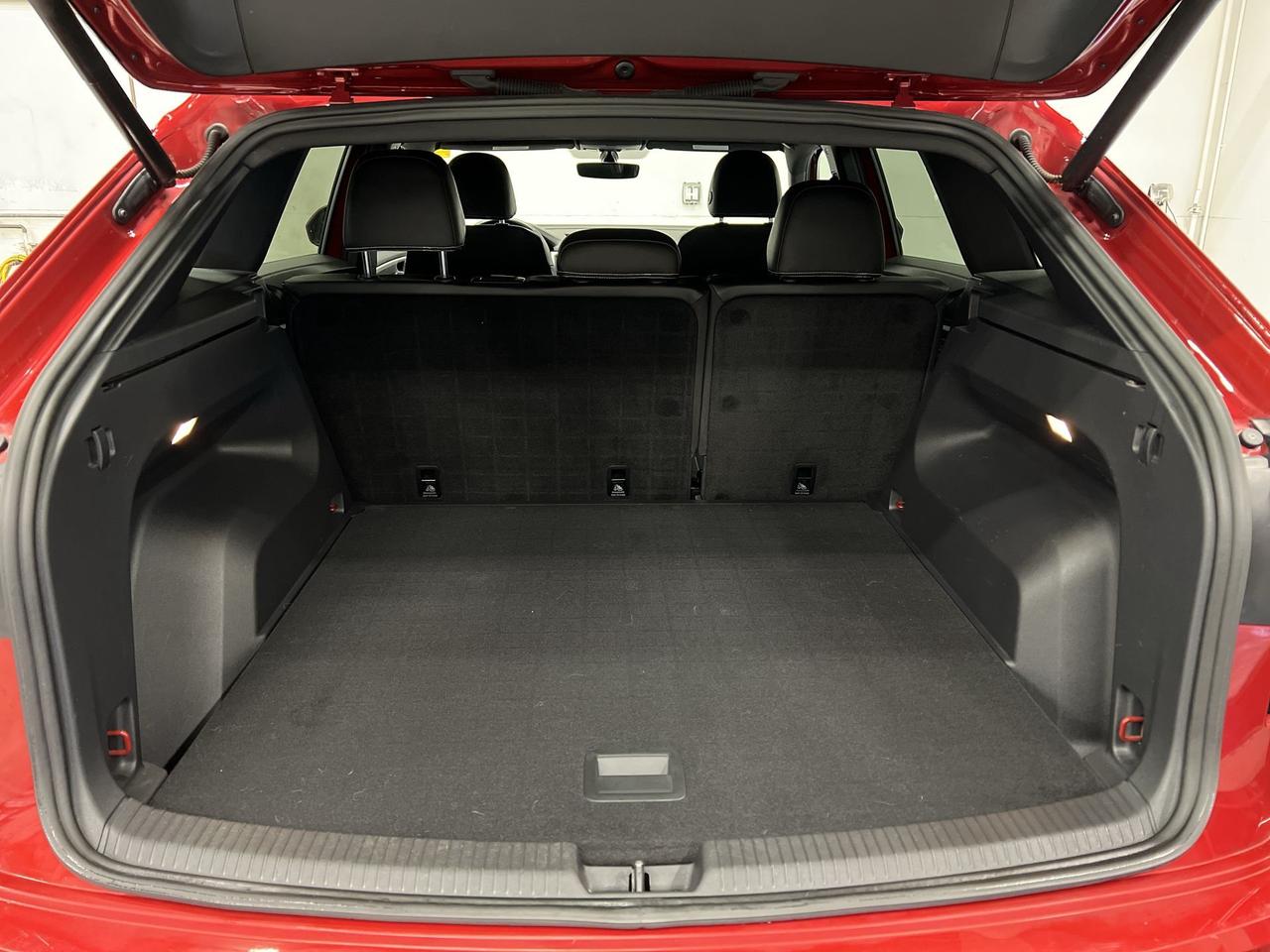 2021 Volkswagen Atlas Cross Sport COMFORTLINE AWD | HTD LEATHER | CARPLAY | ALLOYS Photo