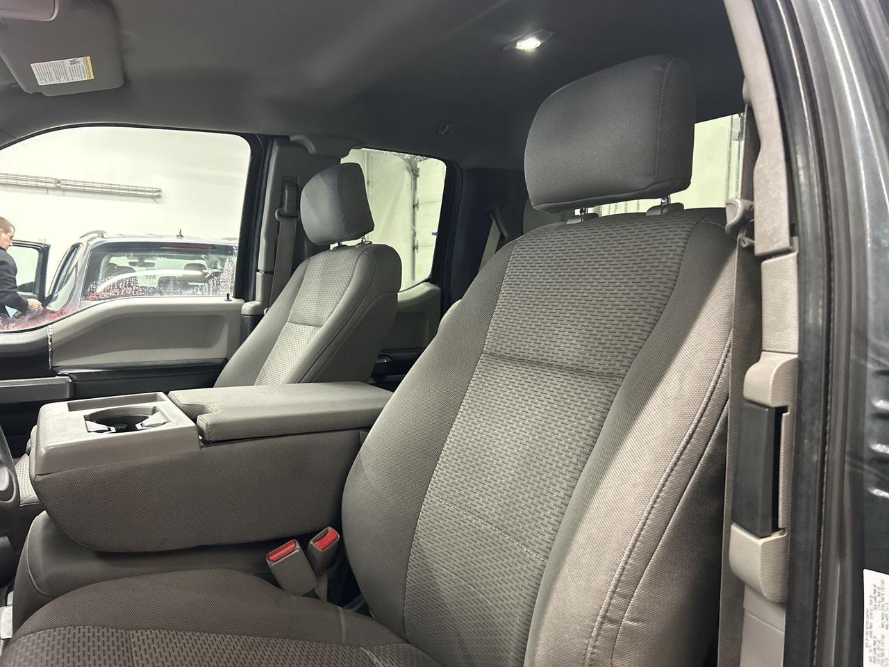 2015 Ford F-150 XLT 4X4 | 5.0L V8 | BLUETOOTH | TOW PKG | CRUISE Photo2