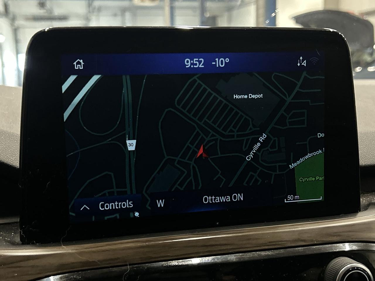 2020 Ford Escape TITANIUM HYBRID AWD | LEATHER | PANO ROOF | HUD Photo4