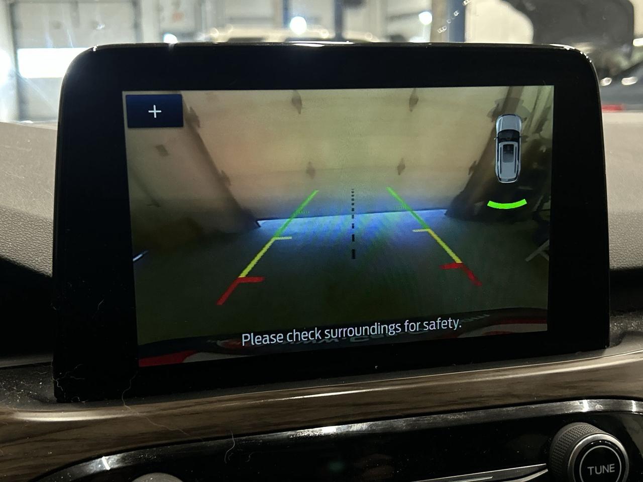 2020 Ford Escape TITANIUM HYBRID AWD | LEATHER | PANO ROOF | HUD Photo3