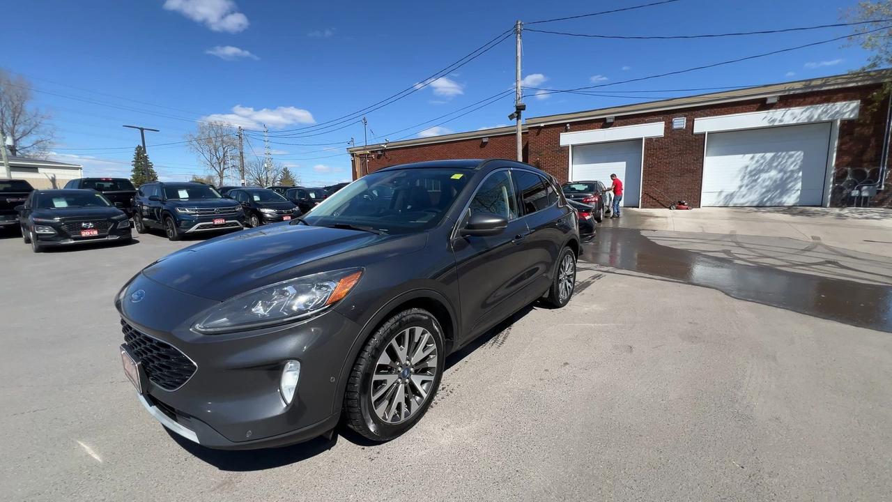 2020 Ford Escape TITANIUM HYBRID AWD | LEATHER | PANO ROOF | HUD Photo3