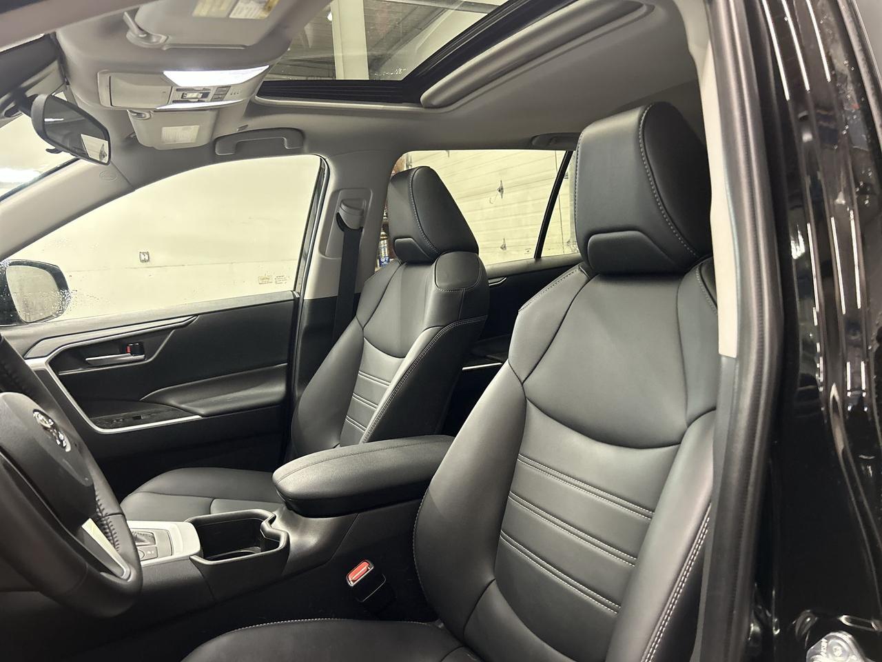 2024 Toyota RAV4 XLE HYBRID PREMIUM AWD | HTD LEATHER | SUNROOF Photo4