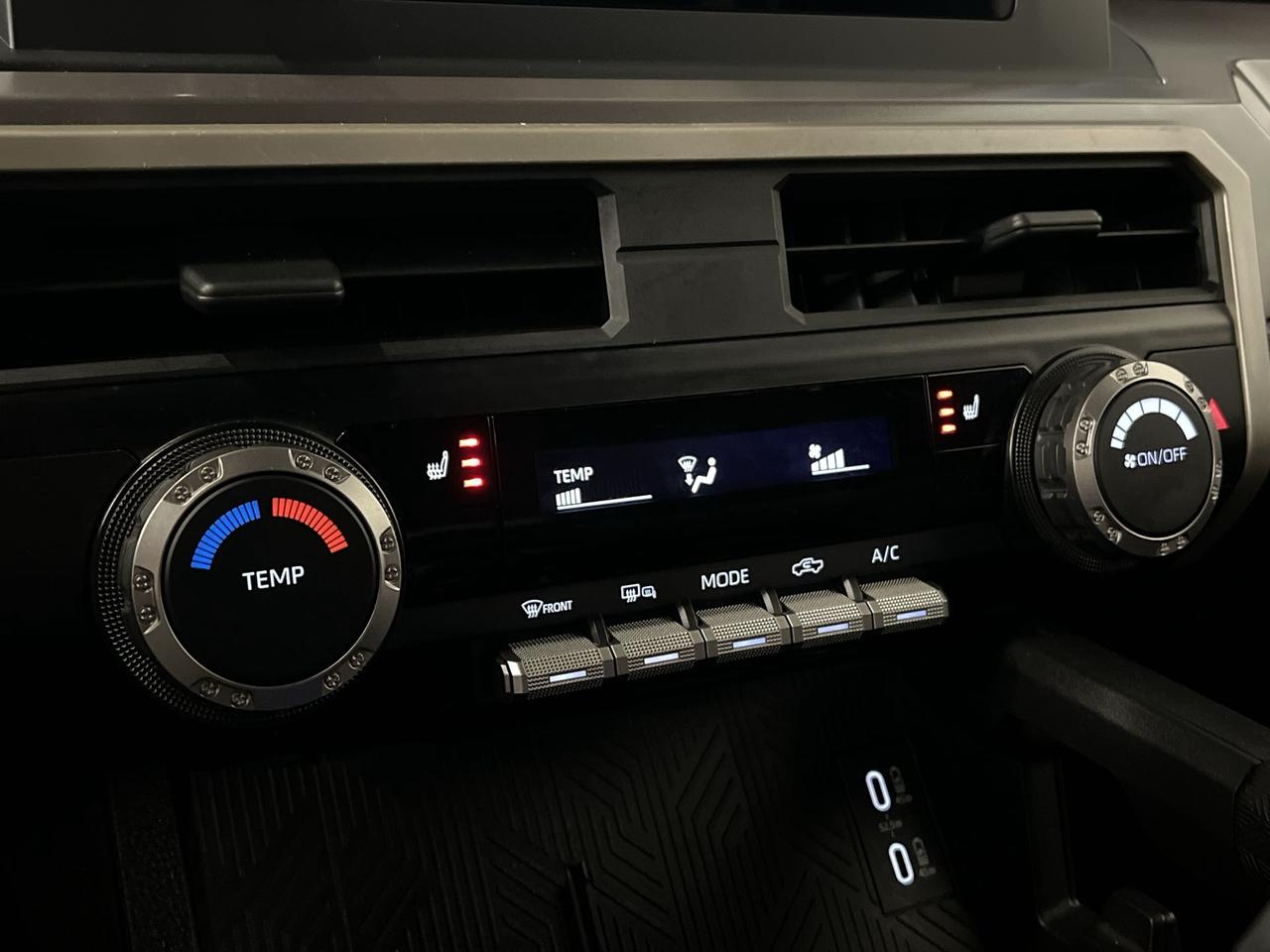 2024 Toyota Tacoma SR5 4X4 | DBL CAB | HTD SEATS | CARPLAY | ALLOYS Photo