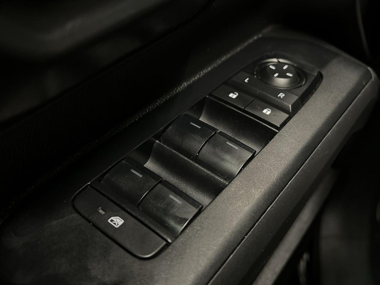2024 Toyota Tacoma SR5 4X4 | DBL CAB | HTD SEATS | CARPLAY | ALLOYS Photo