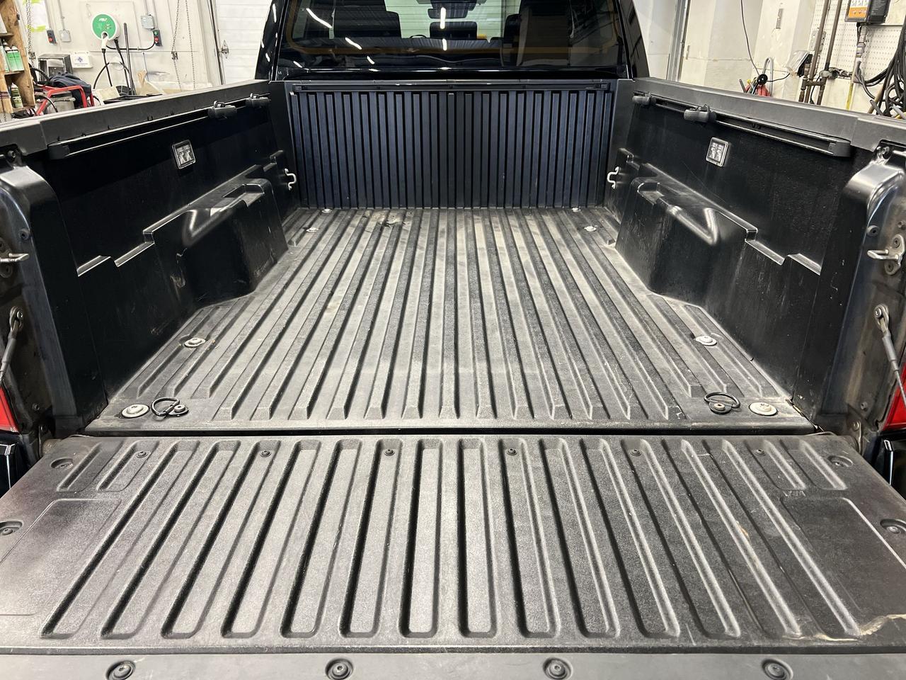 2024 Toyota Tacoma SR5 4X4 | DBL CAB | HTD SEATS | CARPLAY | ALLOYS Photo