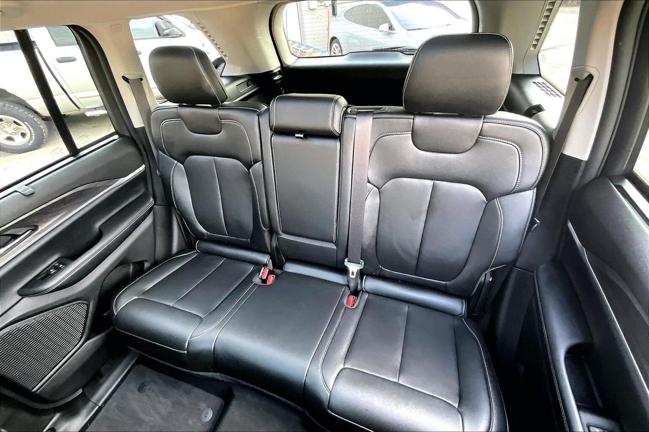 2024 Jeep Grand Cherokee Limited | BlackAppearance | LuxTech |Panoroof |4X4 Photo
