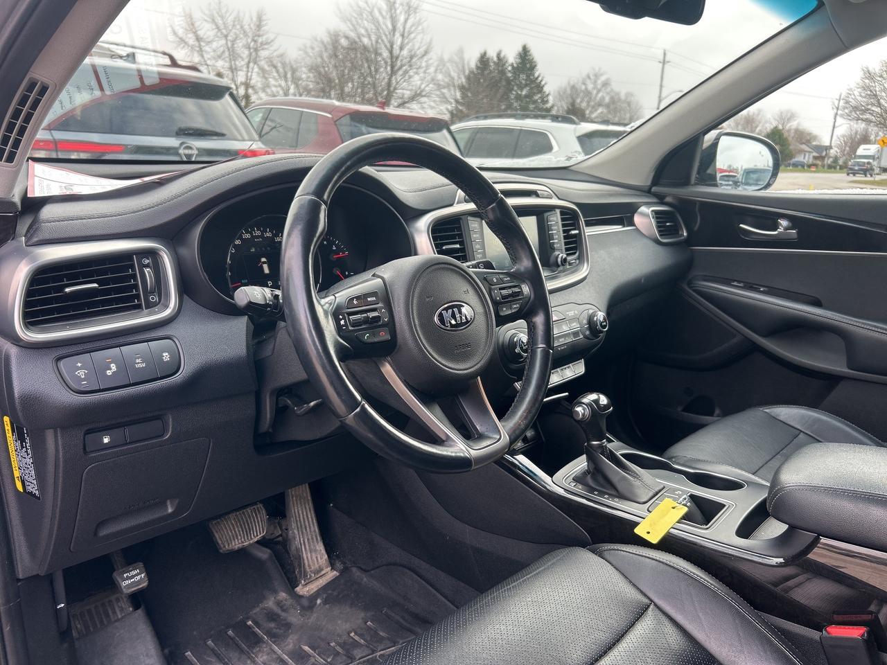 2017 Kia Sorento EX, LOCAL TRADE, AWD, HEATED LEATHER SEATS! - Photo #10