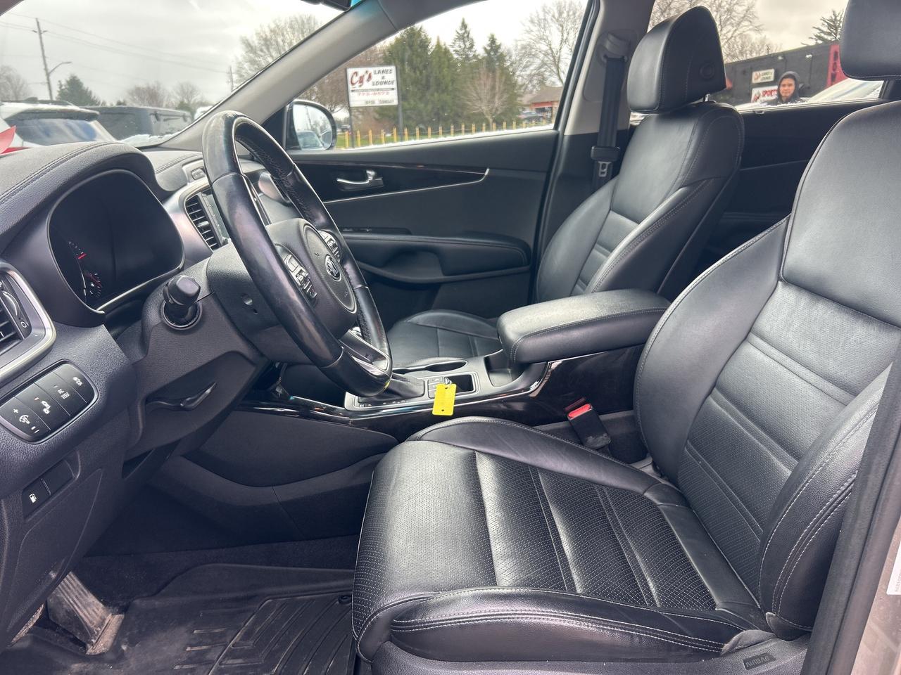 2017 Kia Sorento EX, LOCAL TRADE, AWD, HEATED LEATHER SEATS! - Photo #11