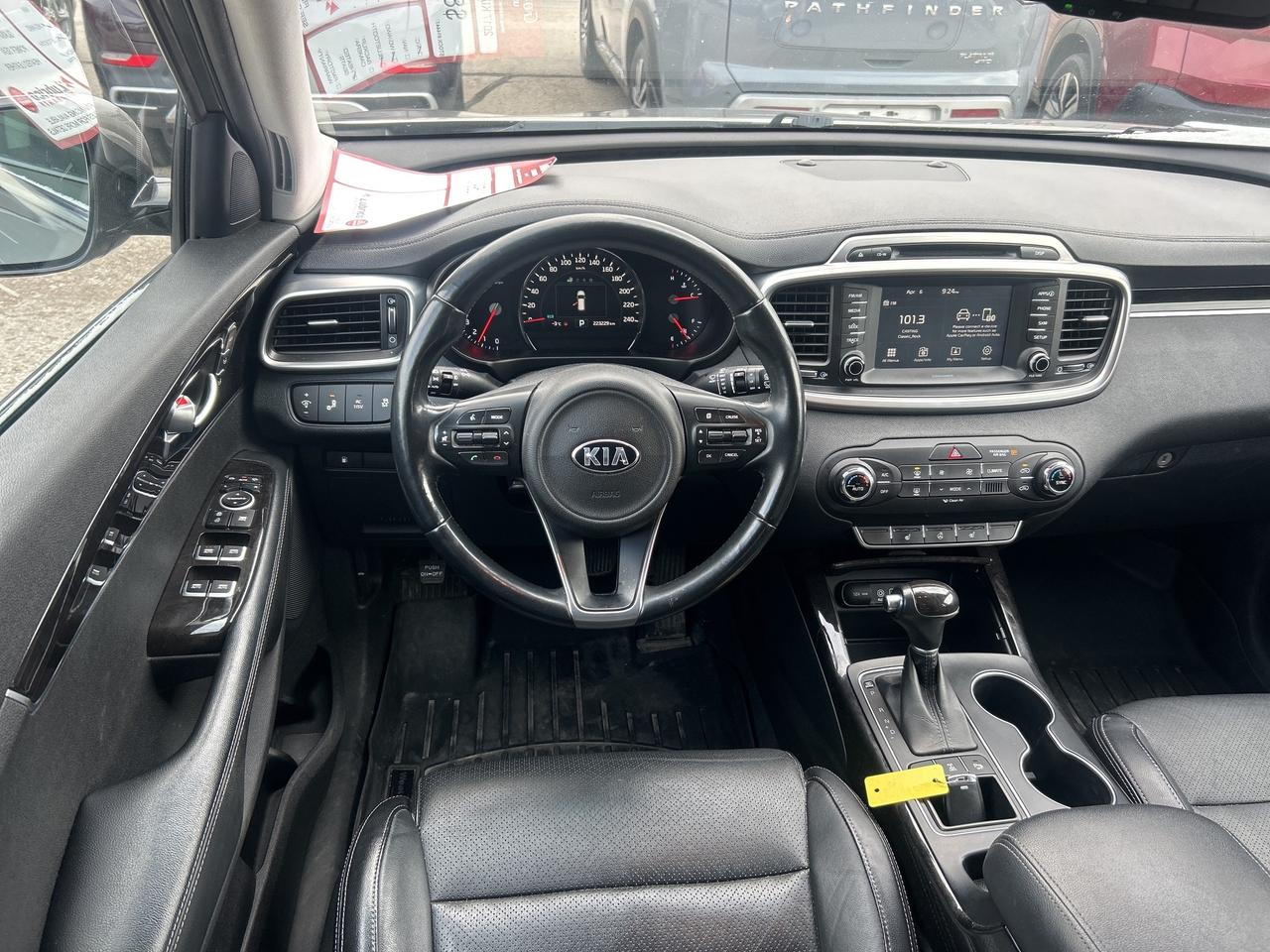 2017 Kia Sorento EX, LOCAL TRADE, AWD, HEATED LEATHER SEATS! - Photo #12