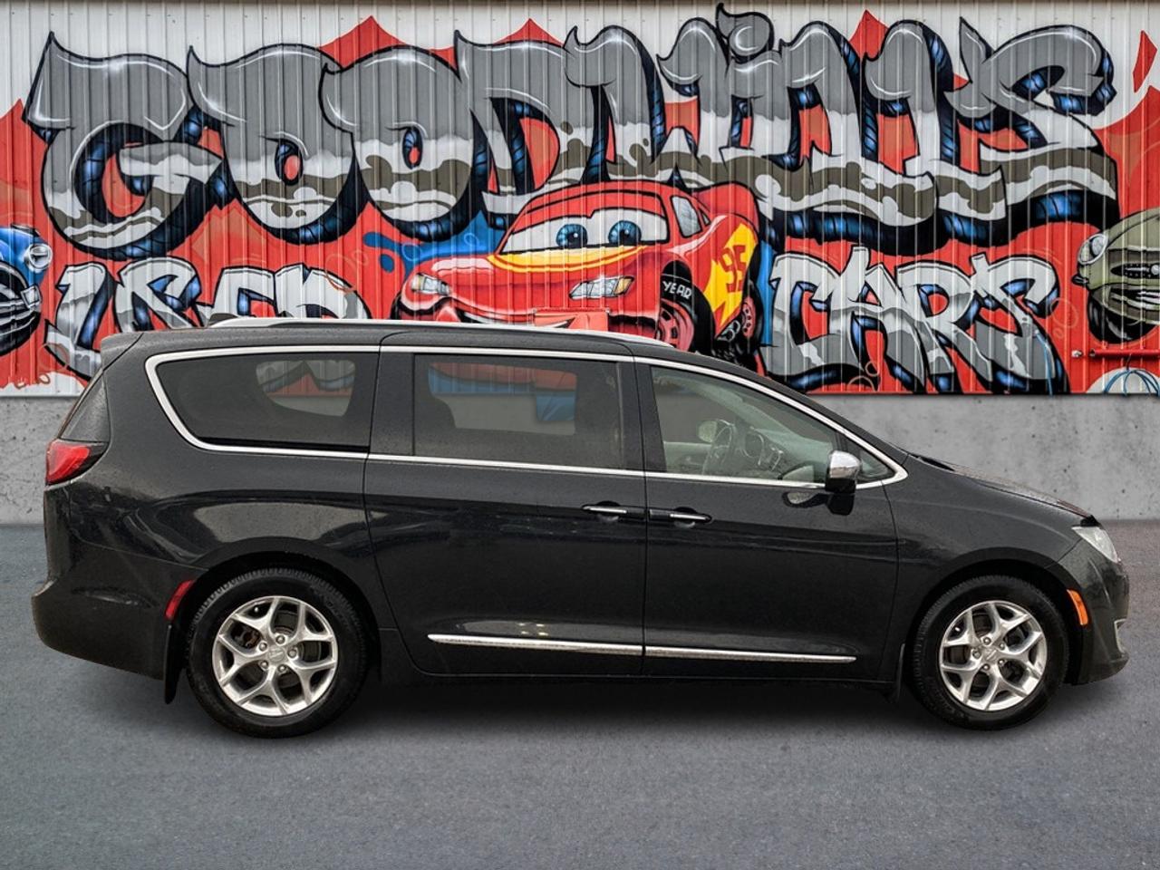 2018 Chrysler Pacifica LIMITED, CLEAN CARFAX, HEATED/ COOLED LEATHER!