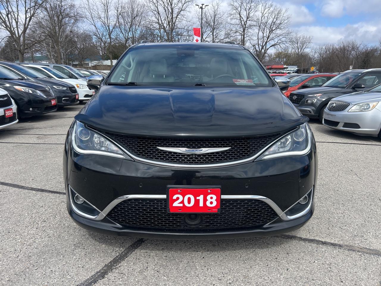 2018 Chrysler Pacifica LIMITED, CLEAN CARFAX, HEATED/ COOLED LEATHER! - Photo #9