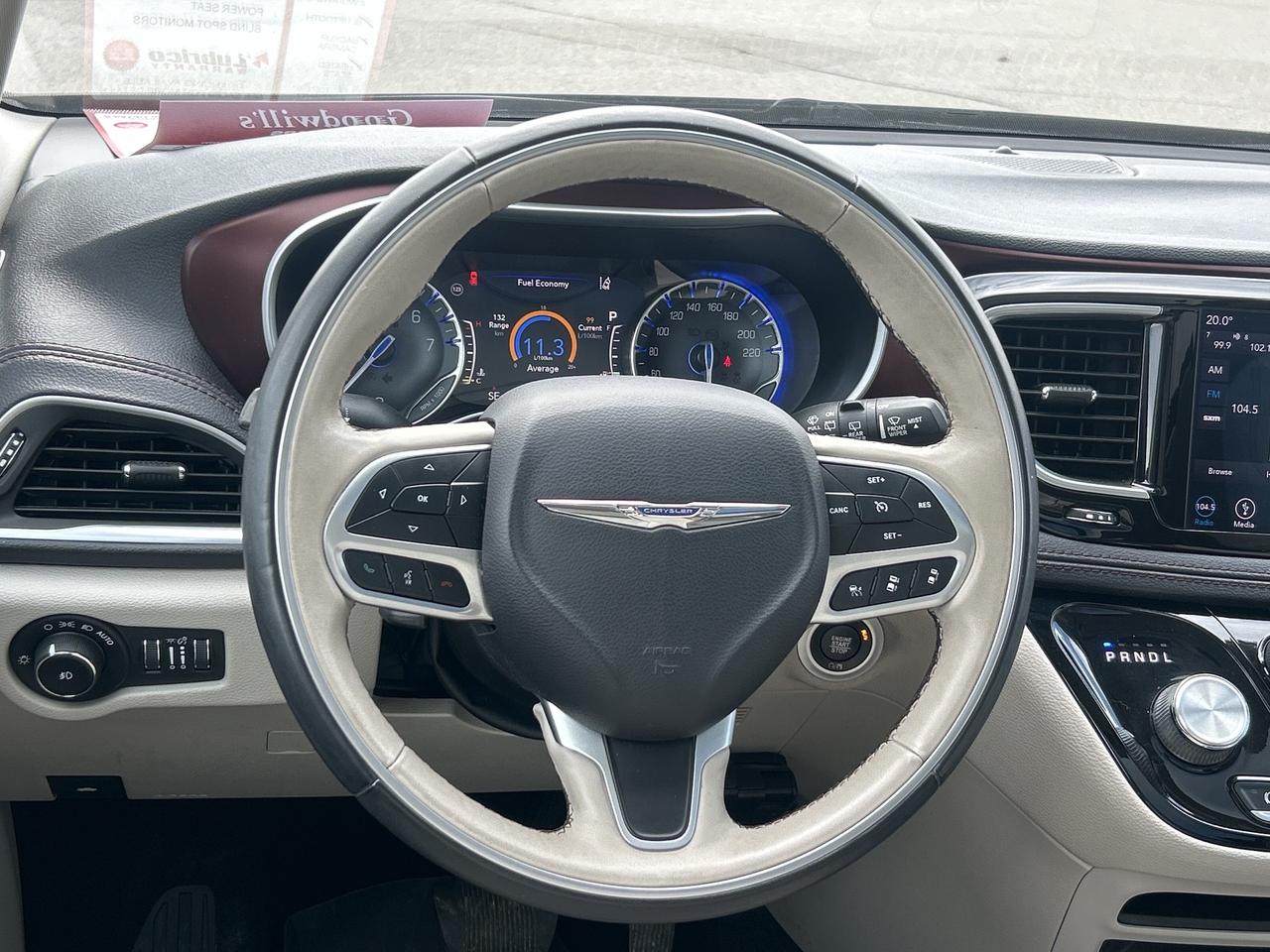 2018 Chrysler Pacifica LIMITED, CLEAN CARFAX, HEATED/ COOLED LEATHER! - Photo #12