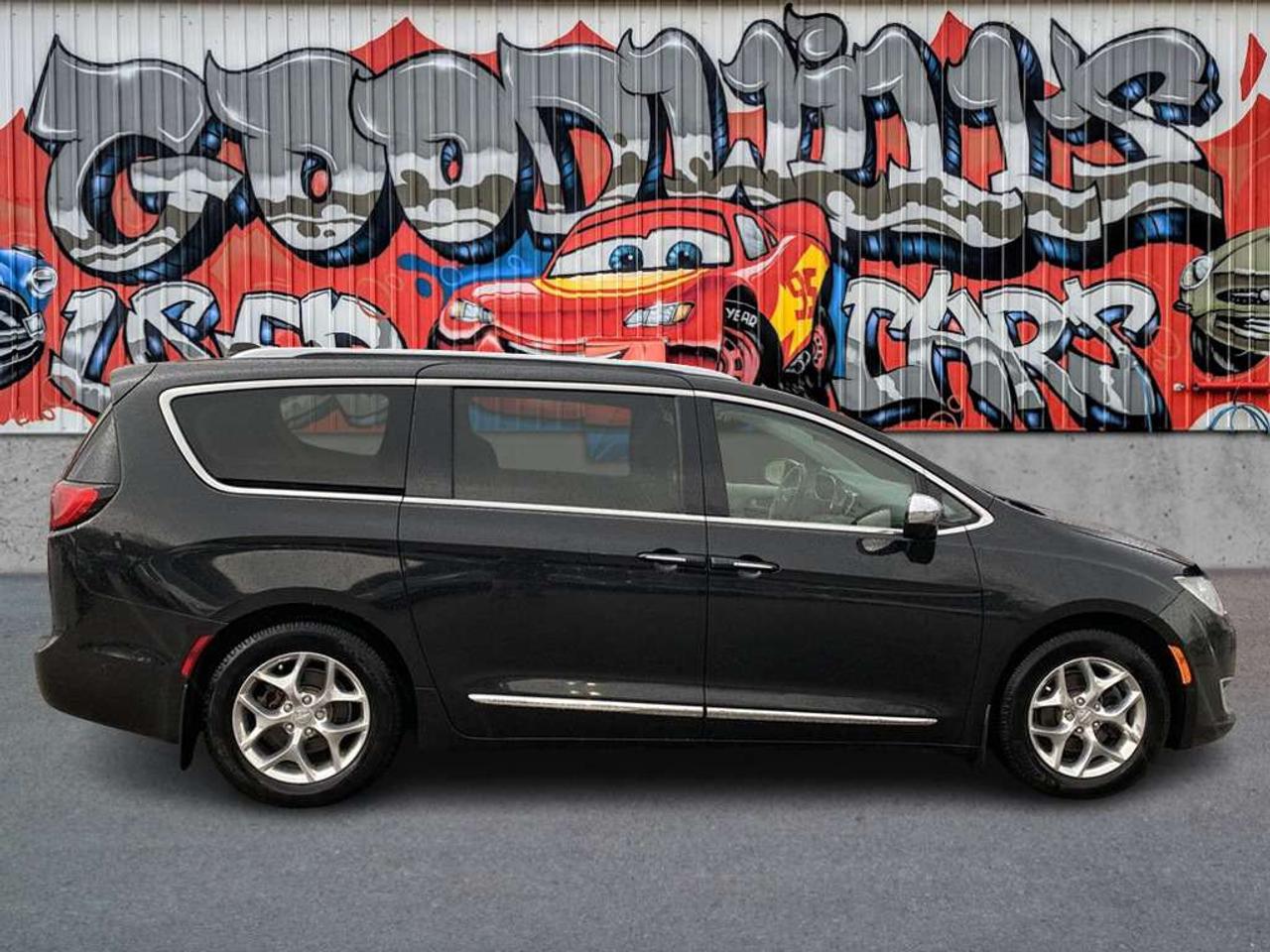 2018 Chrysler Pacifica LIMITED, CLEAN CARFAX, HEATED/ COOLED LEATHER!