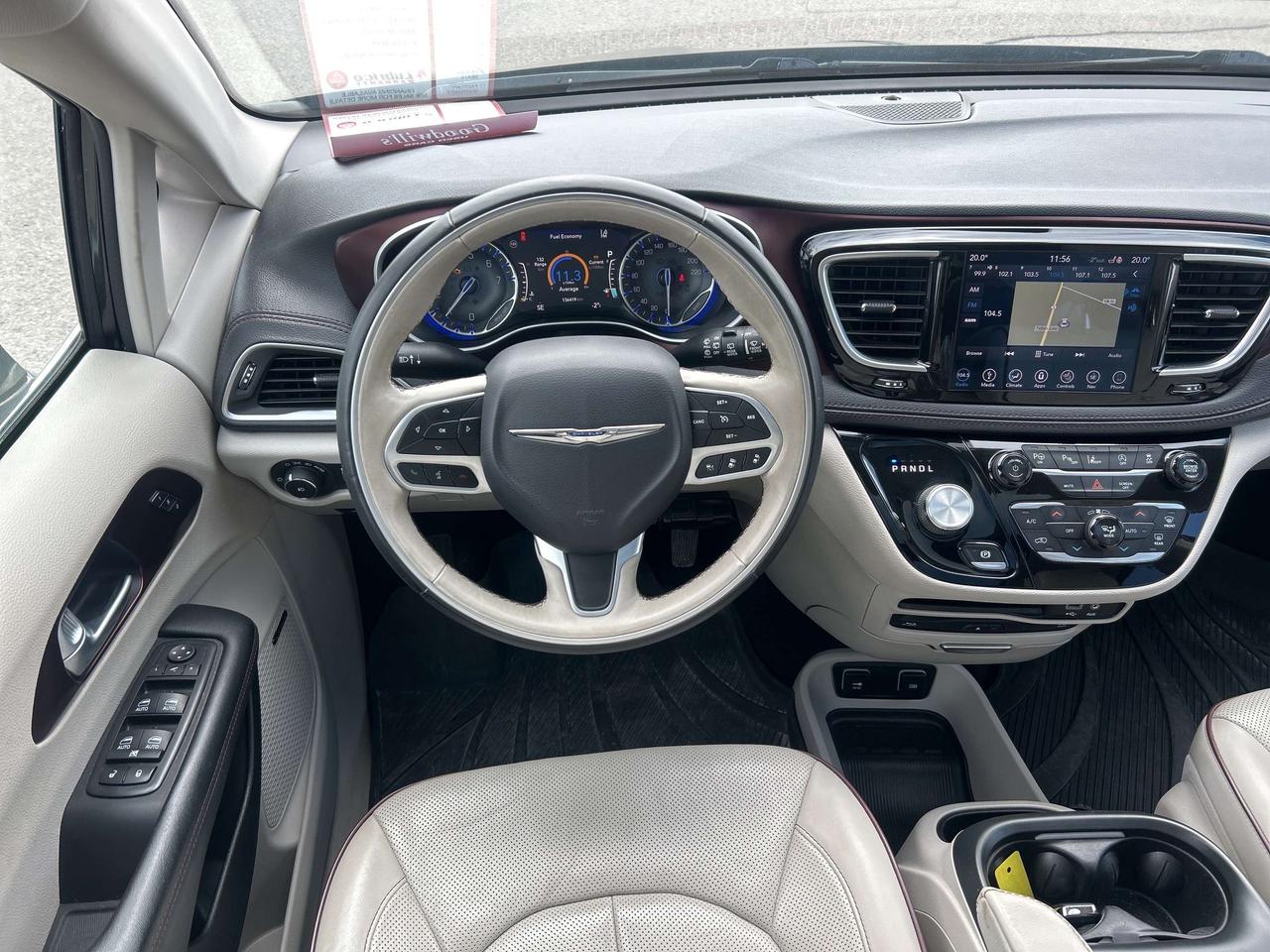 2018 Chrysler Pacifica LIMITED, CLEAN CARFAX, HEATED/ COOLED LEATHER! - Photo #11