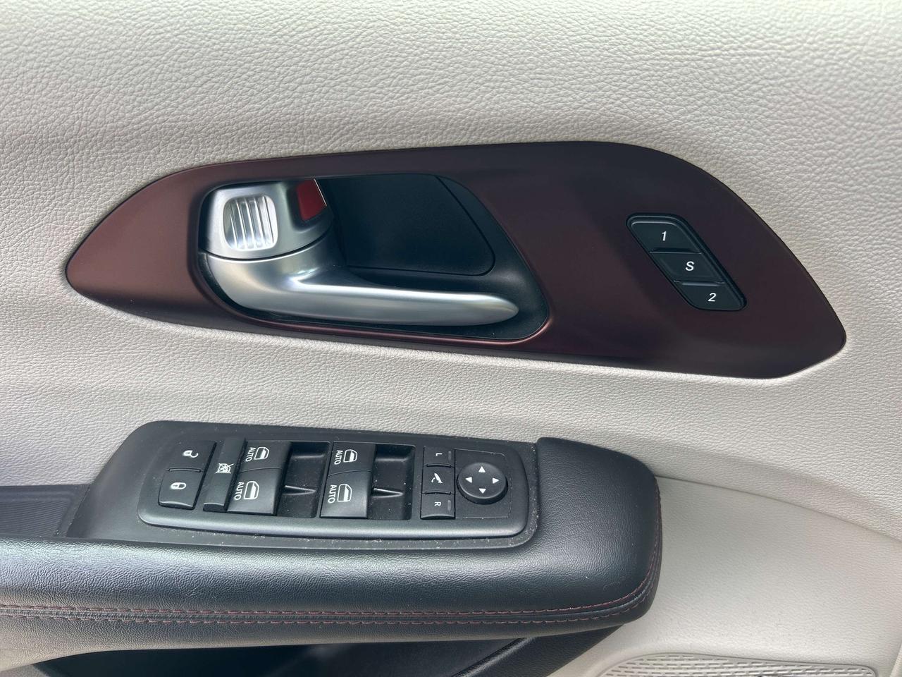 2018 Chrysler Pacifica LIMITED, CLEAN CARFAX, HEATED/ COOLED LEATHER! - Photo #15