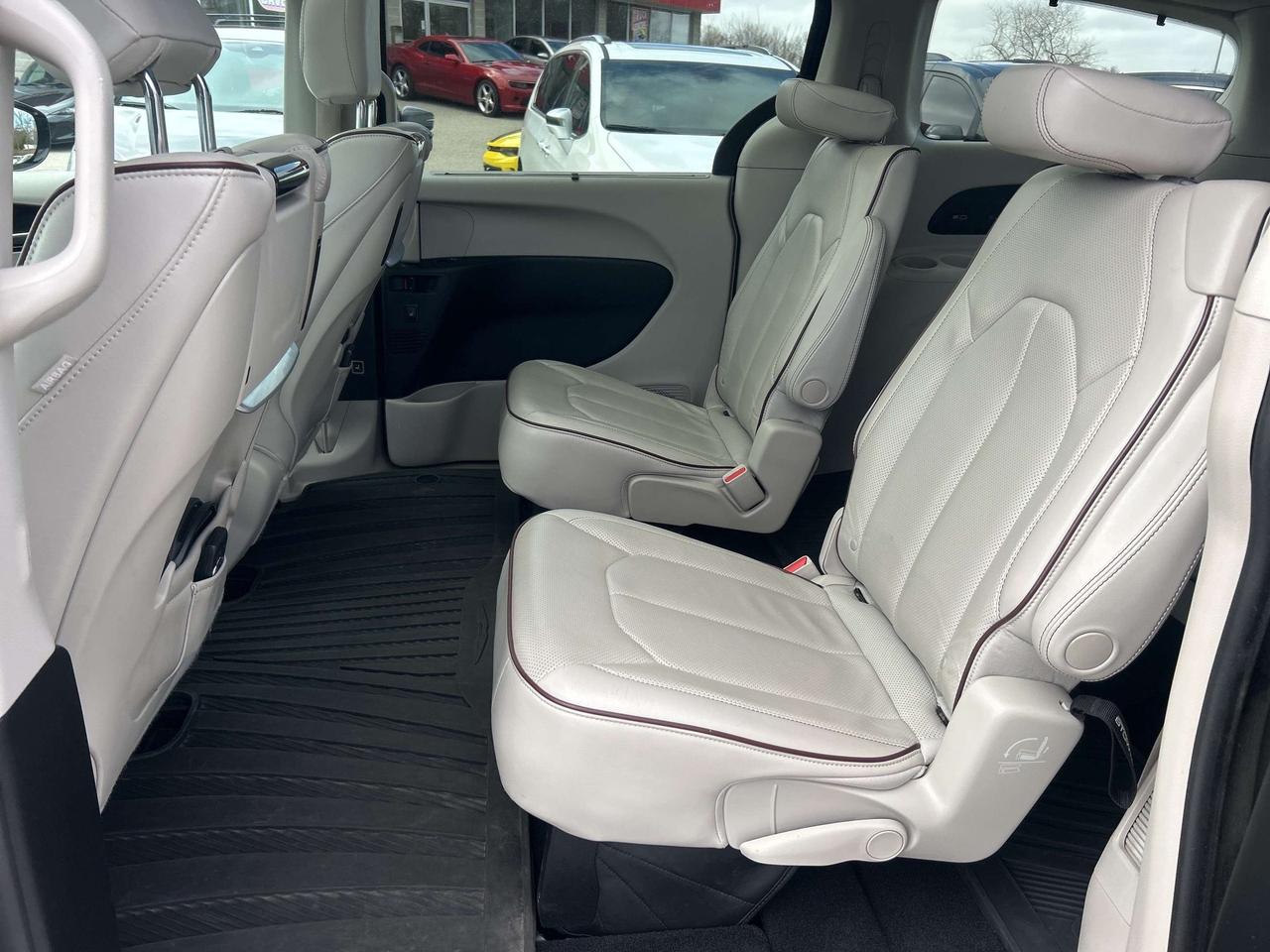 2018 Chrysler Pacifica LIMITED, CLEAN CARFAX, HEATED/ COOLED LEATHER! - Photo #20