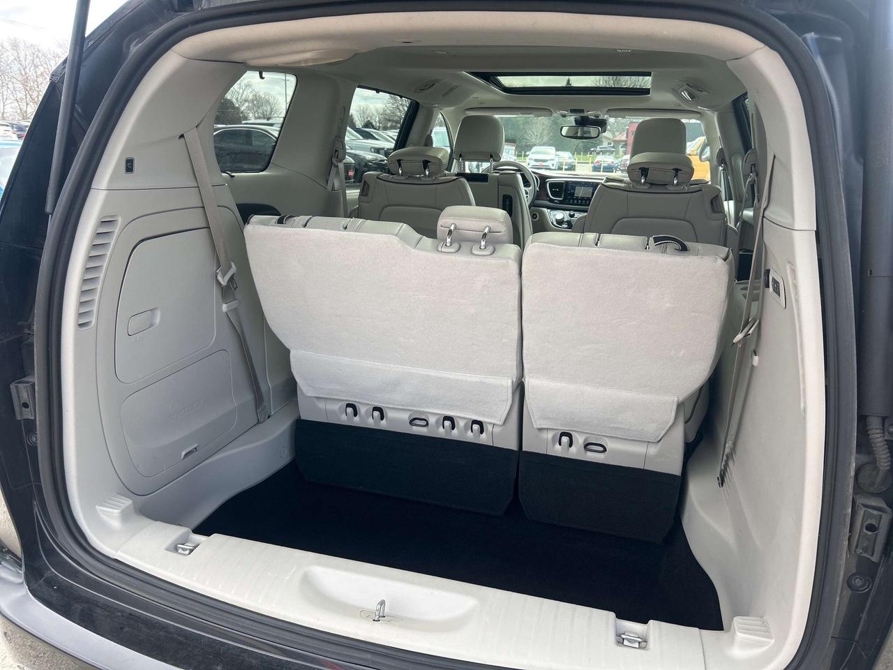 2018 Chrysler Pacifica LIMITED, CLEAN CARFAX, HEATED/ COOLED LEATHER! Photo