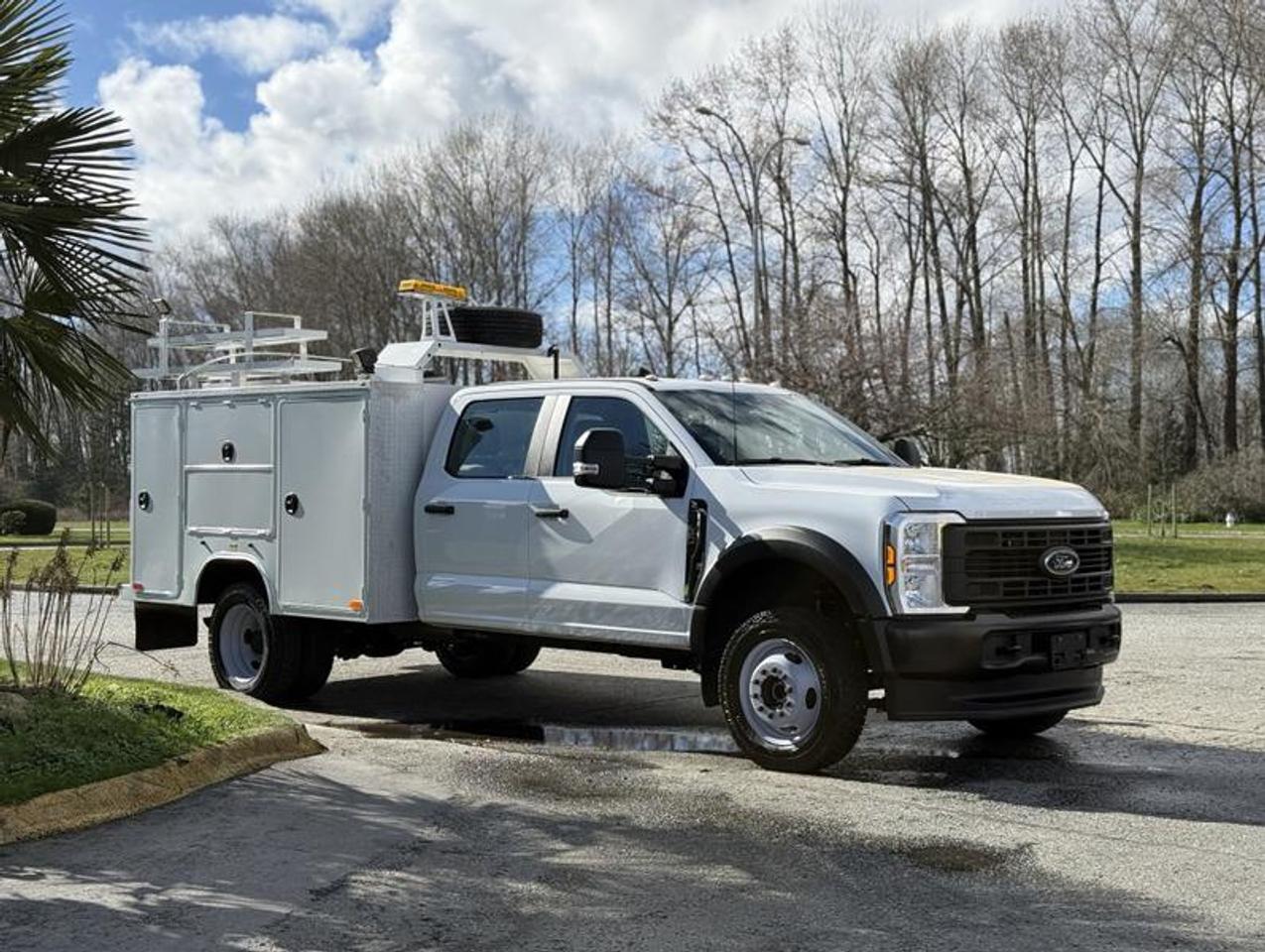 Used 2024 Ford F-550 XL Crew Cab 4WD Service Truck with Welder and Compressor for sale in Burnaby, BC