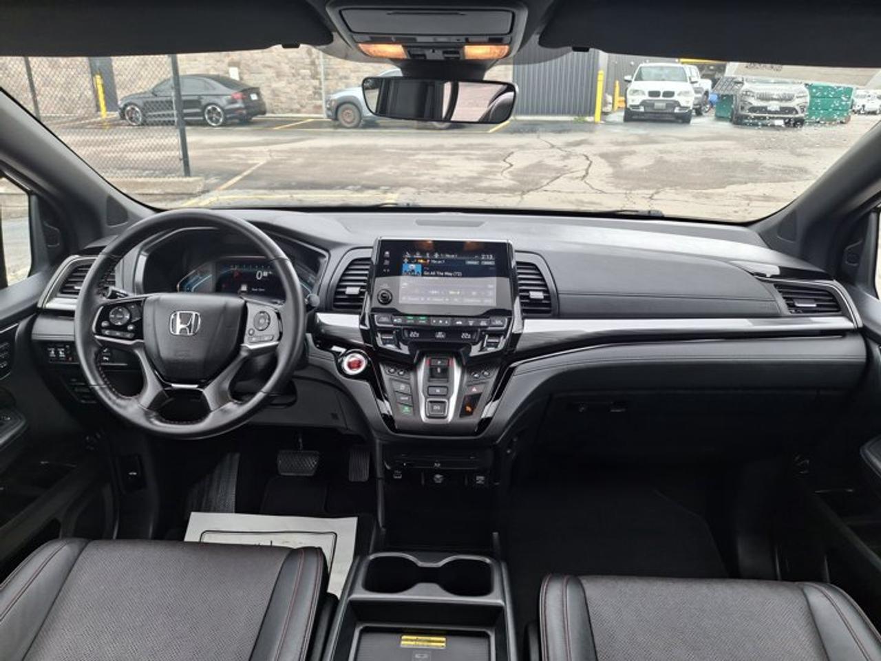2024 Honda Odyssey Black Edition | Leather | Nav | Sunroof | DVD | Heated Seats + Ventilated Seats | and More ! Photo