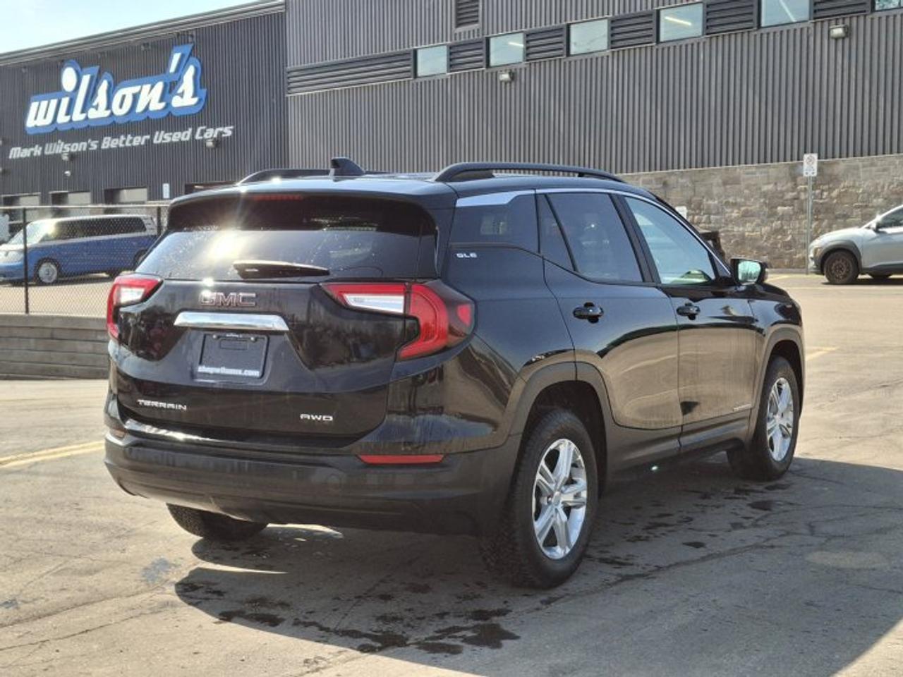 2023 GMC Terrain SLE AWD | Adaptive Cruise | Power Liftgate | CarPlay + Android Auto | Rear Camera | Alloy Wheels | Photo