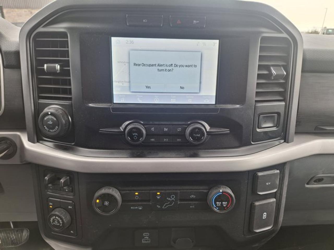 2022 Ford F-150 XLT Crew | V8 | Max Tow | Camera | Liner | Tonneau | Clean Carfax | and More ! Photo3