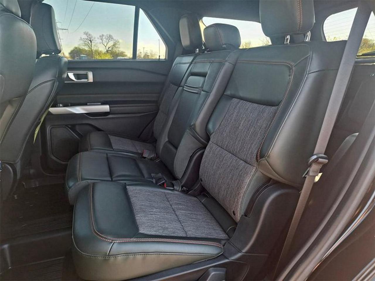 2022 Ford Explorer Timberline 4WD | Pano Roof | Leather Trim | Navi | Htd Seats + Steering | Pwr Liftgate | and More ! Photo