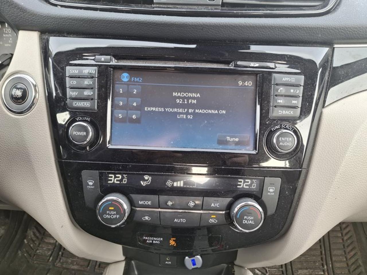 2018 Nissan Qashqai SL AWD | Leather | Heated Seats + Steering | Remote Start | BSM | Adaptive Cruise | and More ! Photo