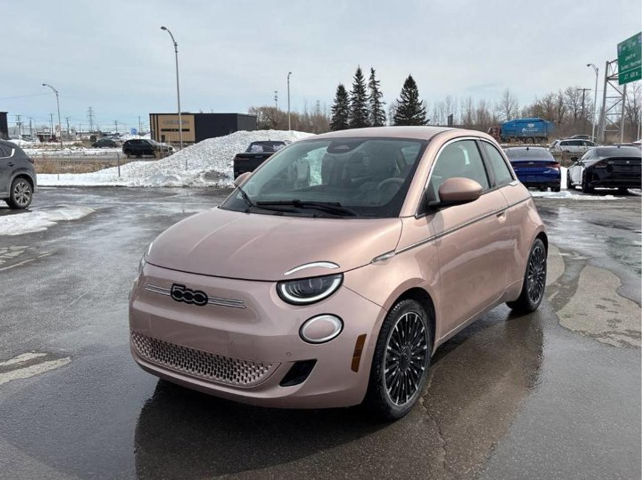 2024 Fiat 500 E La Prima Edition | Vegan Leather | Nav | Adaptive Cruise | Heated Seats | CarPlay + Android & More ! Photo