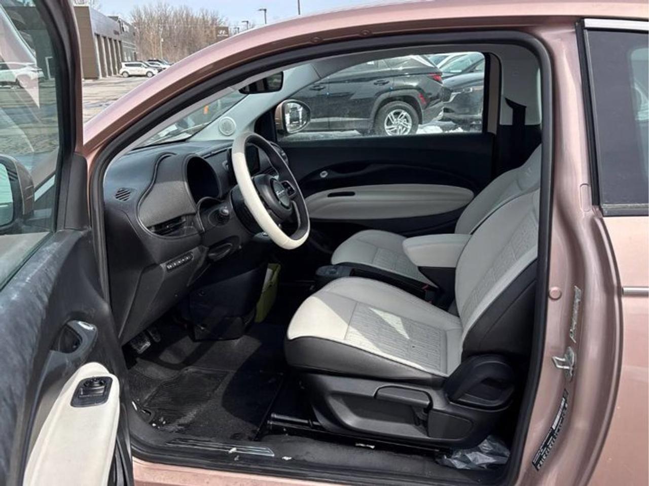 2024 Fiat 500 E La Prima Edition | Vegan Leather | Nav | Adaptive Cruise | Heated Seats | CarPlay + Android & More ! Photo