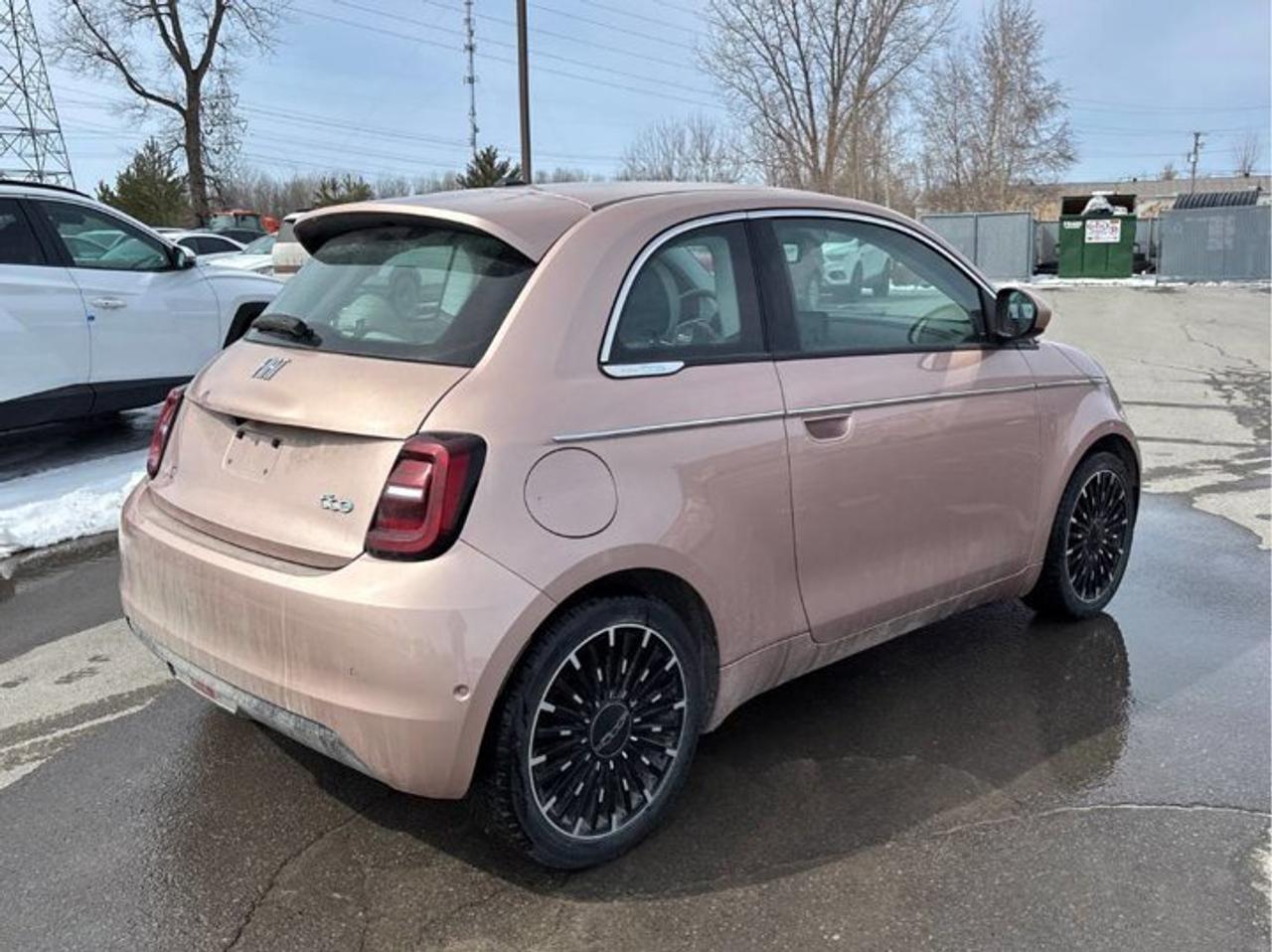 2024 Fiat 500 E La Prima Edition | Vegan Leather | Nav | Adaptive Cruise | Heated Seats | CarPlay + Android & More ! Photo