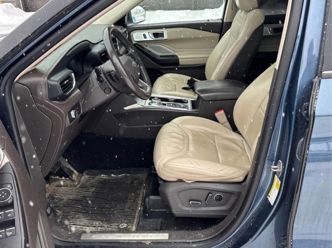 2020 Ford Explorer Platinum 4WD | Leather | Pano Roof | Navi | Heated + Ventilated Seats | Heated Steering | and More ! Photo