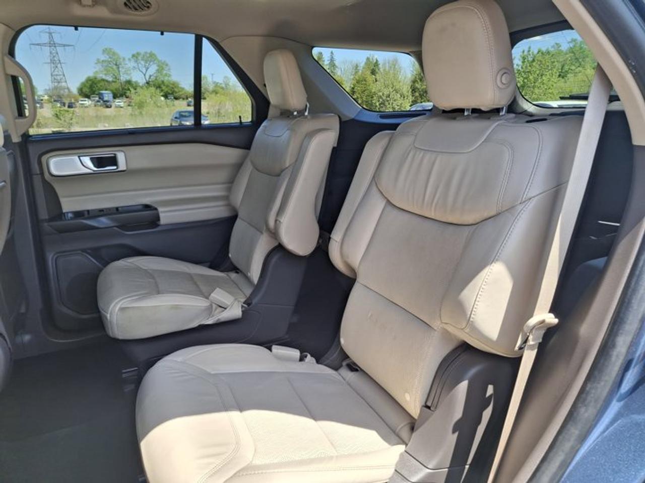 2020 Ford Explorer Platinum | Leather | Pano Roof | Navi | Heated + Ventilated Seats | Heated Steering | and More ! Photo