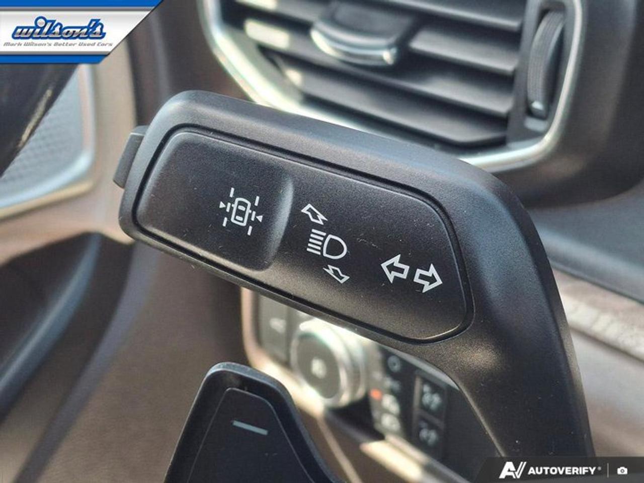 2020 Ford Explorer Platinum | Leather | Pano Roof | Navi | Heated + Ventilated Seats | Heated Steering | and More ! Photo