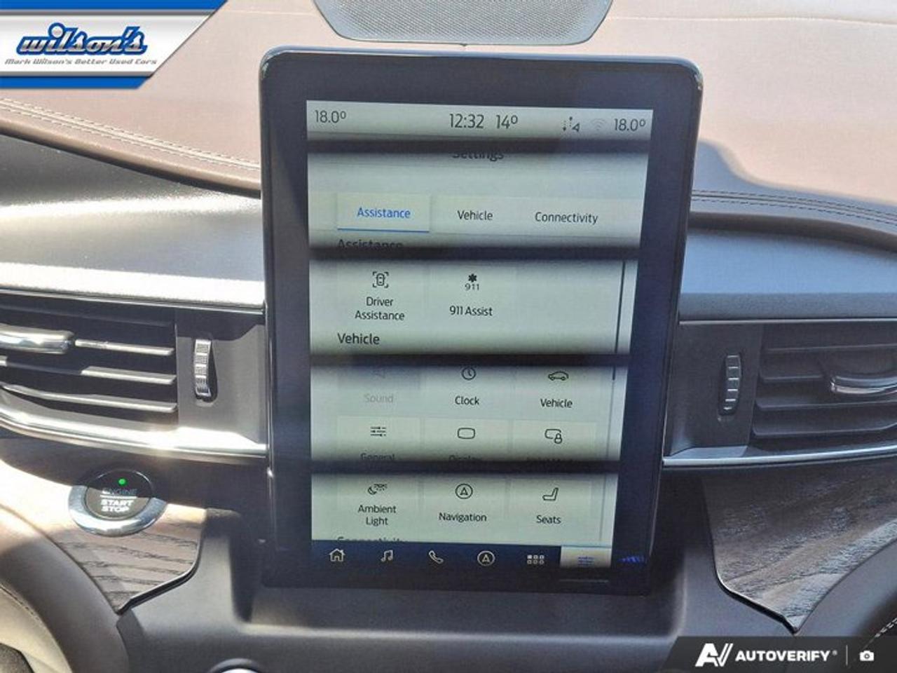 2020 Ford Explorer Platinum | Leather | Pano Roof | Navi | Heated + Ventilated Seats | Heated Steering | and More ! Photo