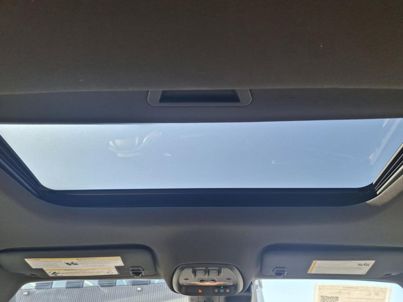 2024 Buick Envista Avenir | Leather | Sunroof | Heated Wheel + Seats | CarPlay + Android | Rear Camera | & More ! Photo