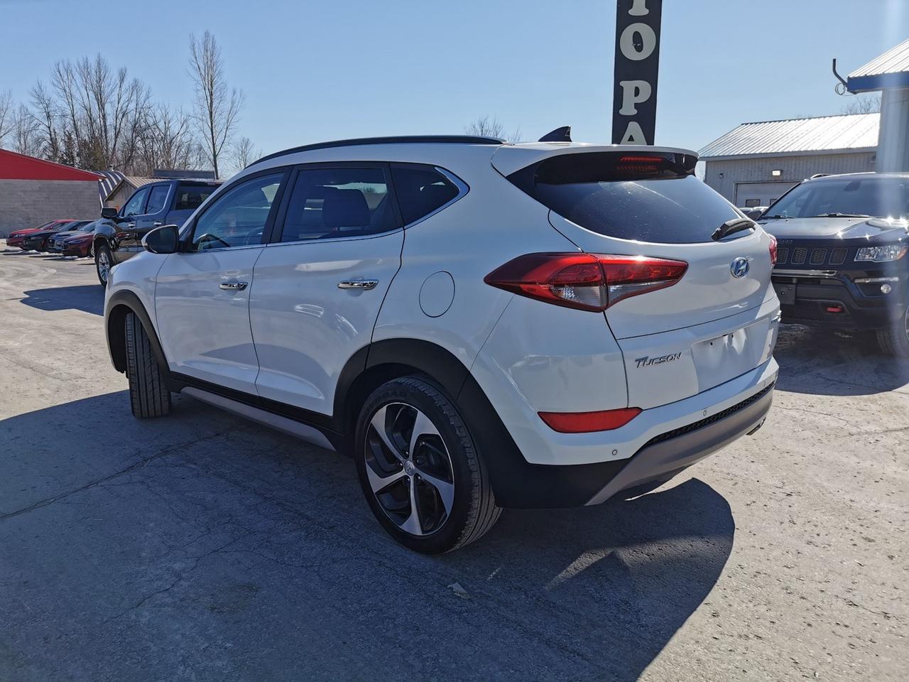 2017 Hyundai Tucson LIMITED AWD Photo2