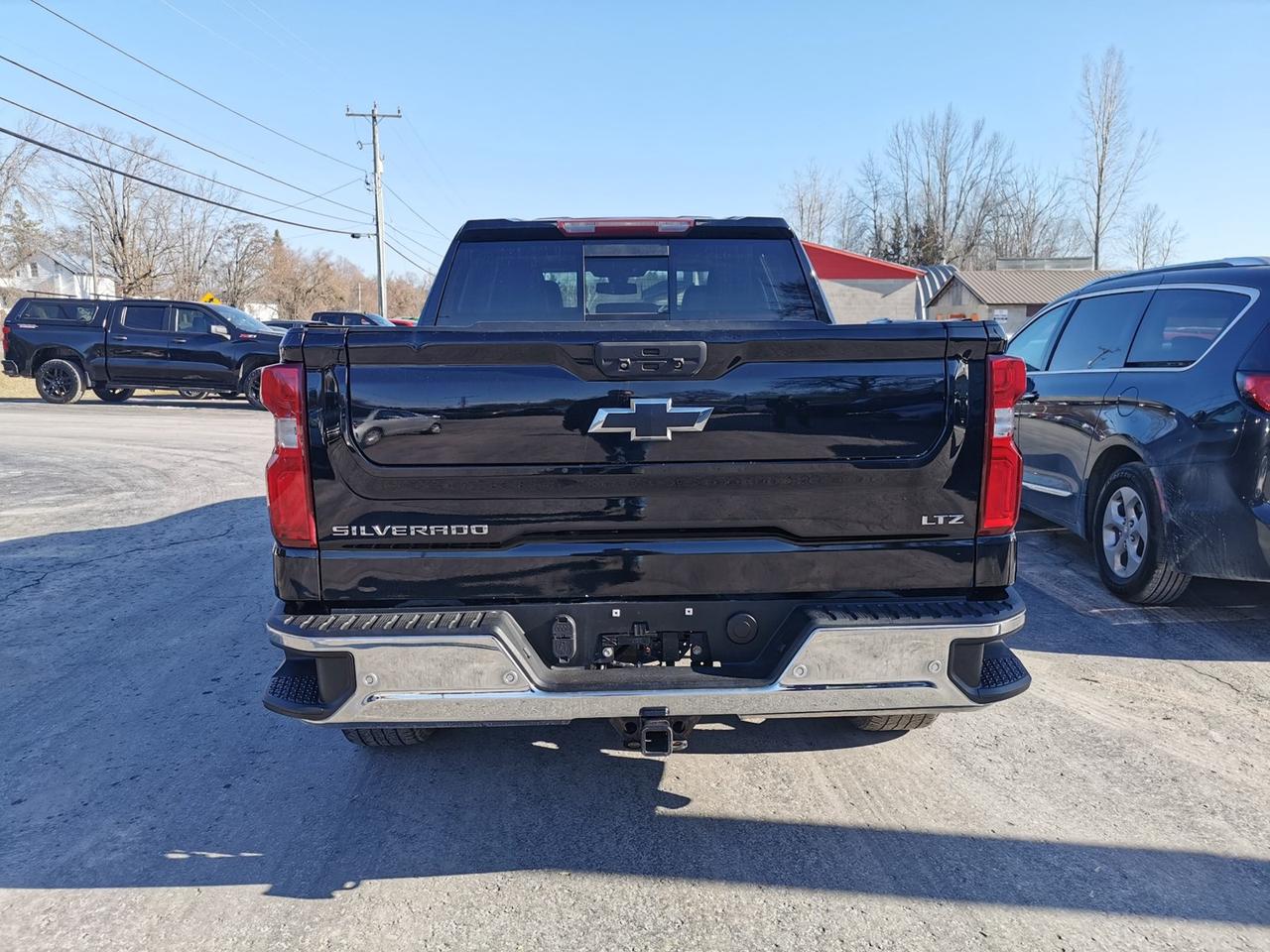 2021 Chevrolet Silverado 1500 LTZ Photo3