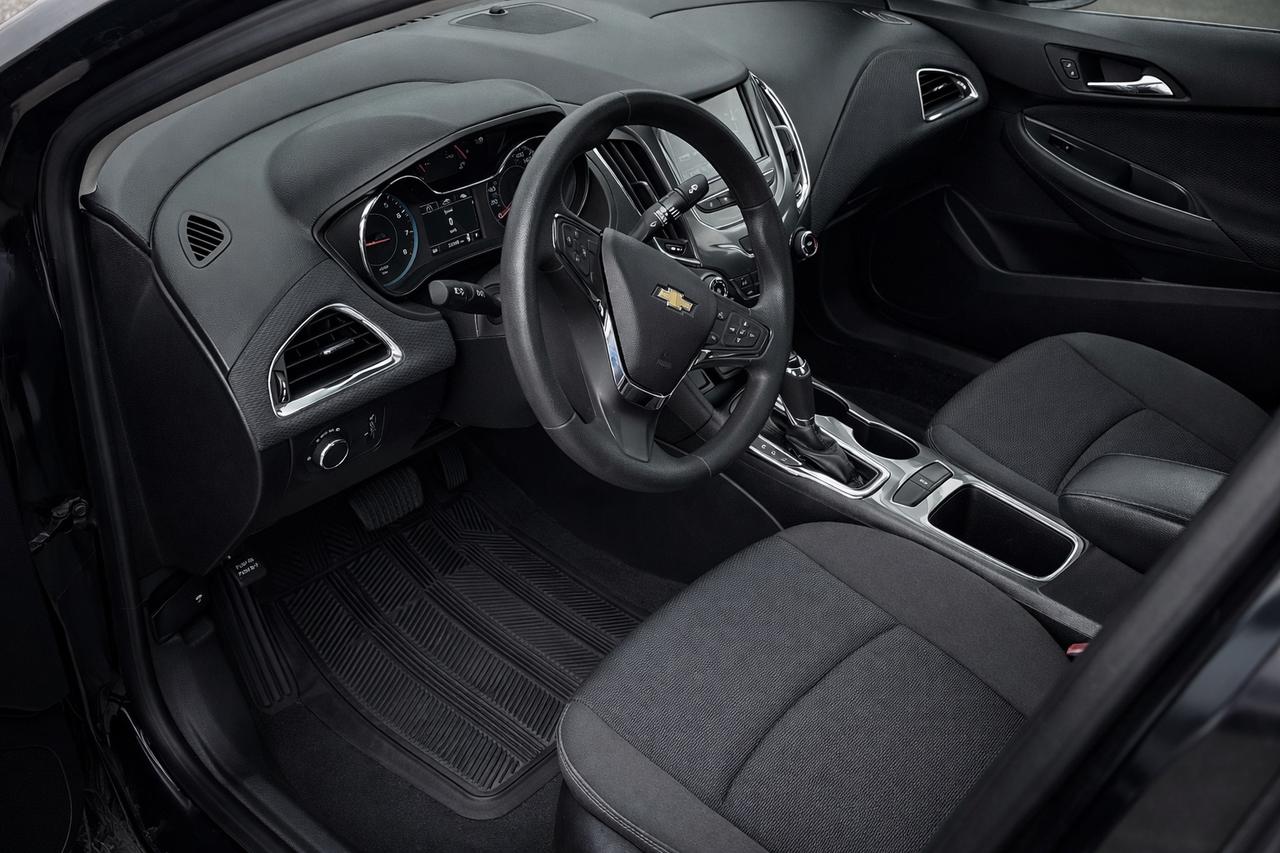2016 Chevrolet Cruze LT Photo