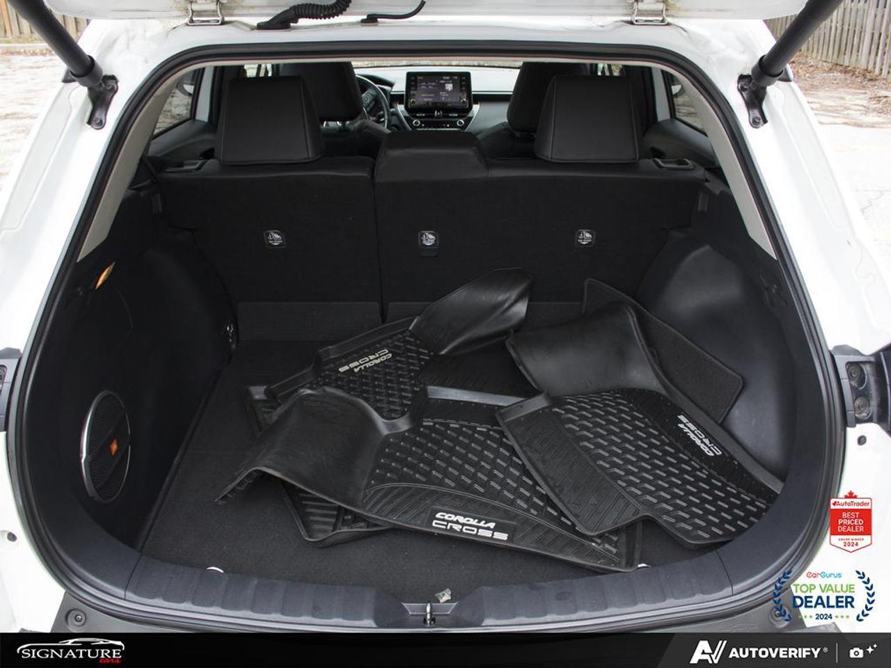 2022 Toyota Corolla Cross XLE AWD No Accident JBL Sunroof Leather Photo