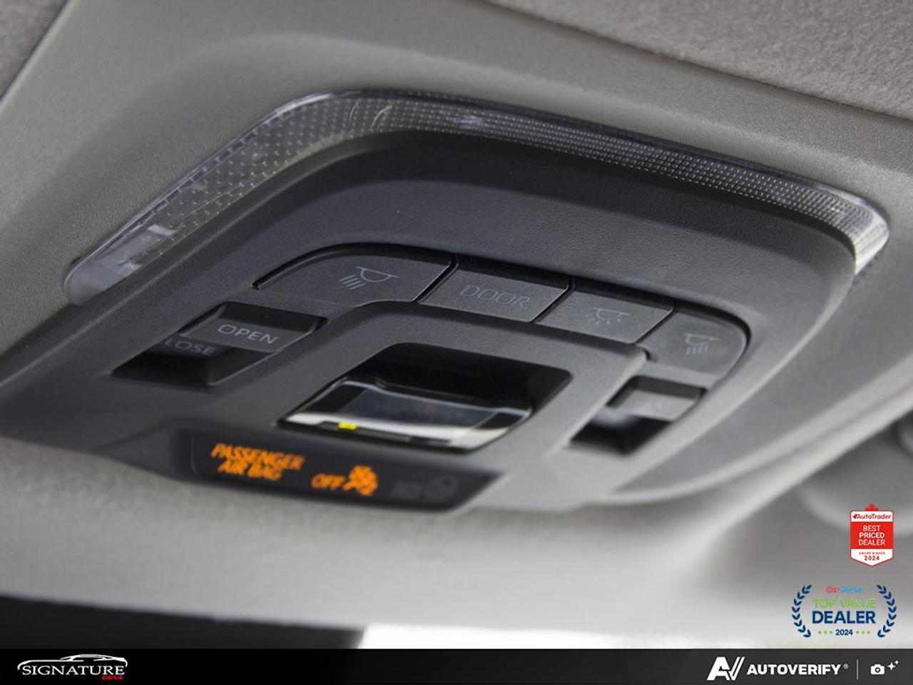 2022 Toyota Corolla Cross XLE AWD No Accident JBL Sunroof Leather Photo