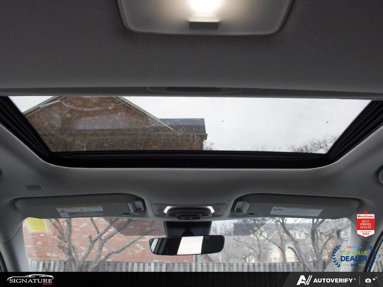 2022 Toyota Corolla Cross XLE AWD No Accident JBL Sunroof Leather Photo