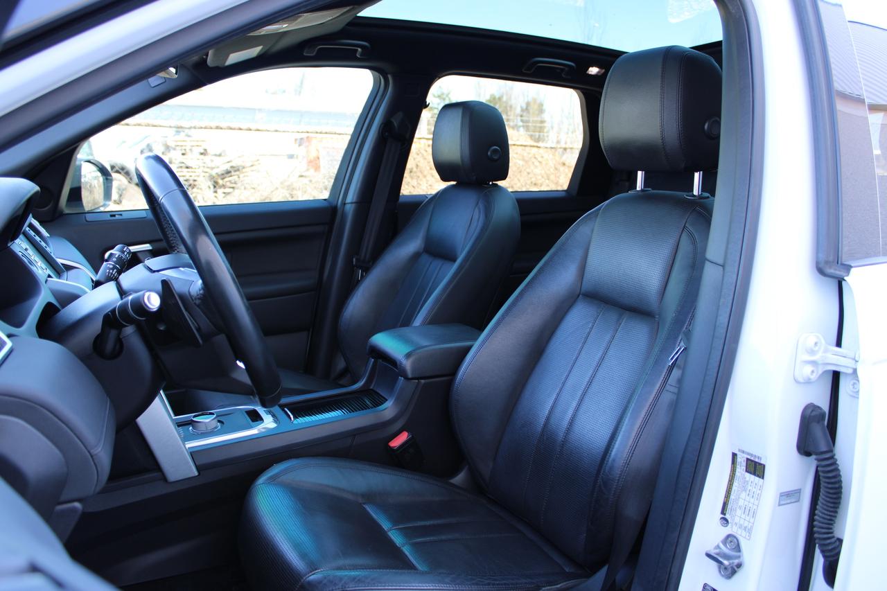 2016 Land Rover Discovery Sport HSE Photo