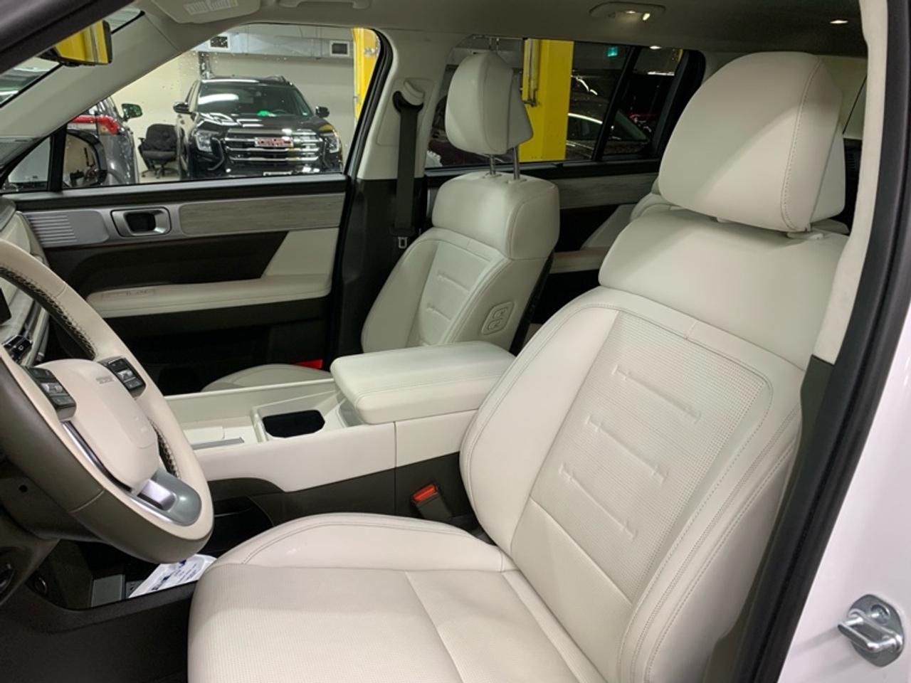 2025 Hyundai Santa Fe Ultimate Calligraphy AWD w/Beige Interior Photo