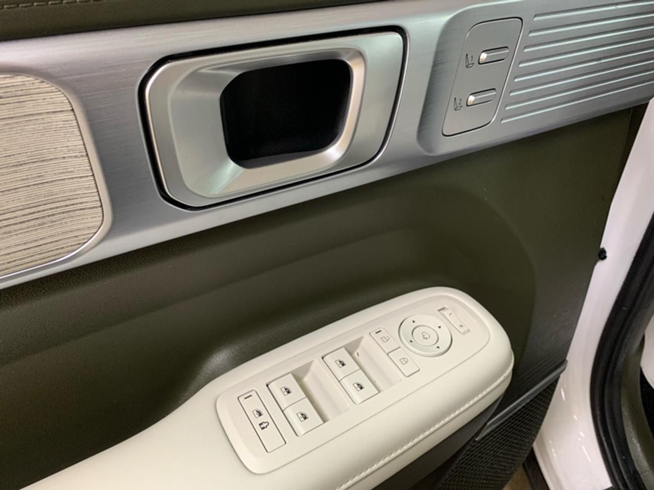 2025 Hyundai Santa Fe Ultimate Calligraphy AWD w/Beige Interior Photo