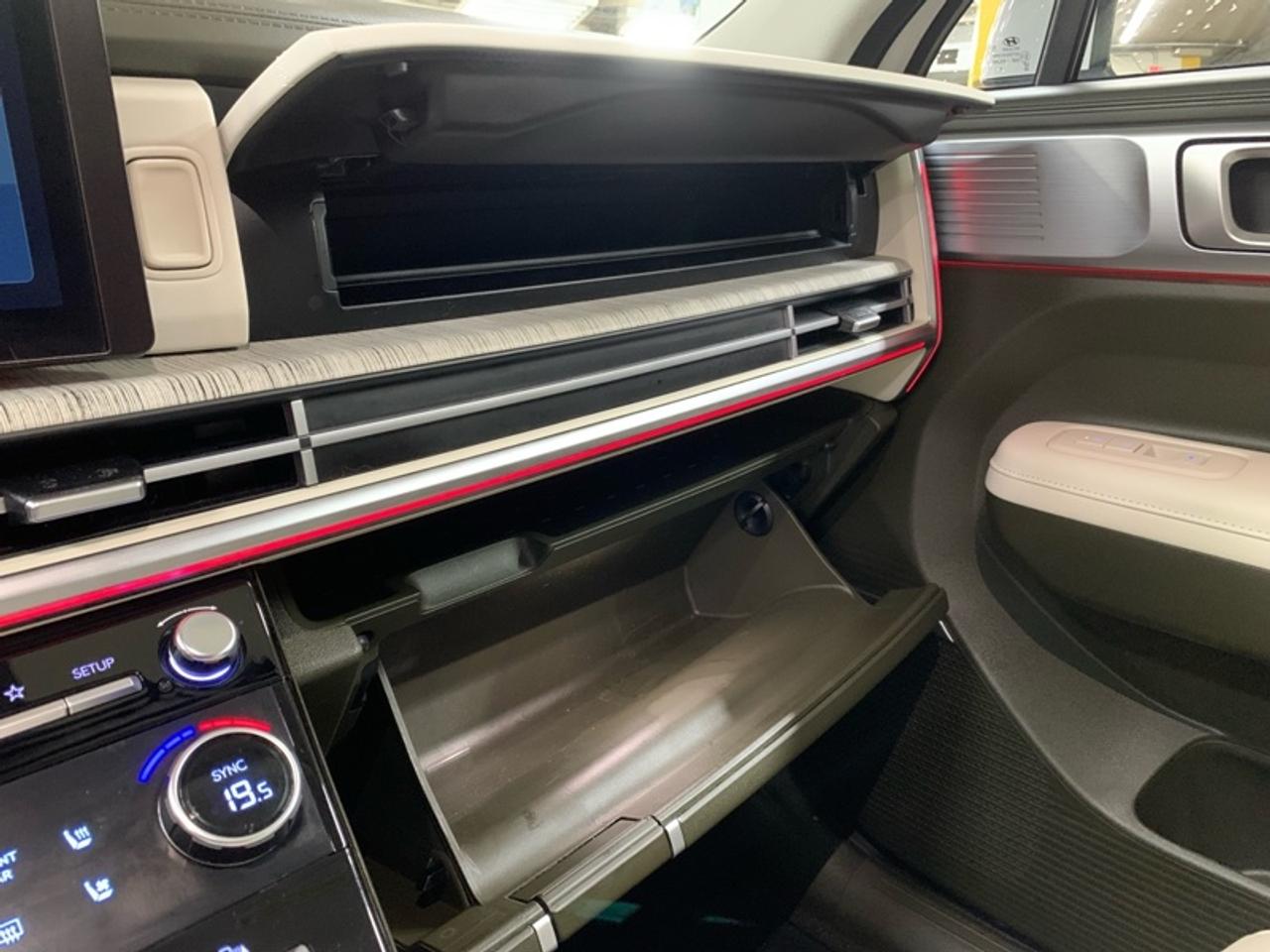 2025 Hyundai Santa Fe Ultimate Calligraphy AWD w/Beige Interior Photo