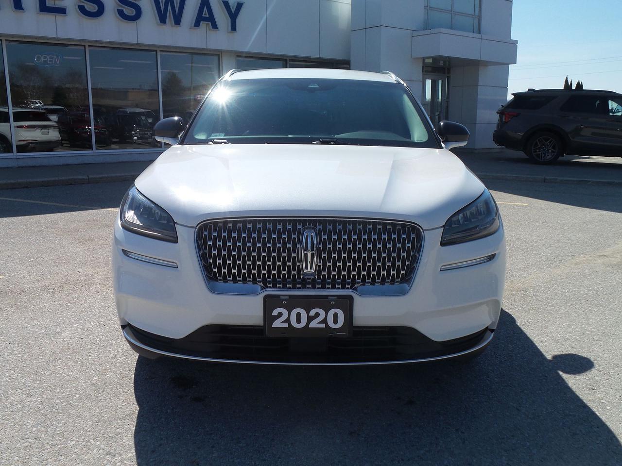 2020 Lincoln Corsair AWD, LOCAL TRADE, NAVIGATION, HEATED SEATS/WHEEL! Photo