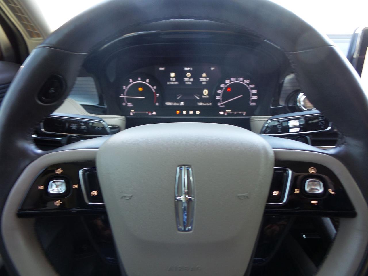 2020 Lincoln Corsair AWD, LOCAL TRADE, NAVIGATION, HEATED SEATS/WHEEL! Photo